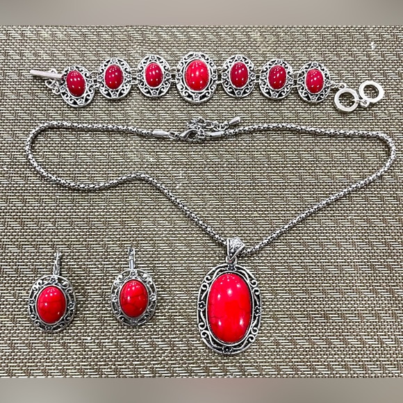 Red Stone Vintage Costume Jewellery Set - Necklace, Earrings and Bracelet - Picture 1 of 1